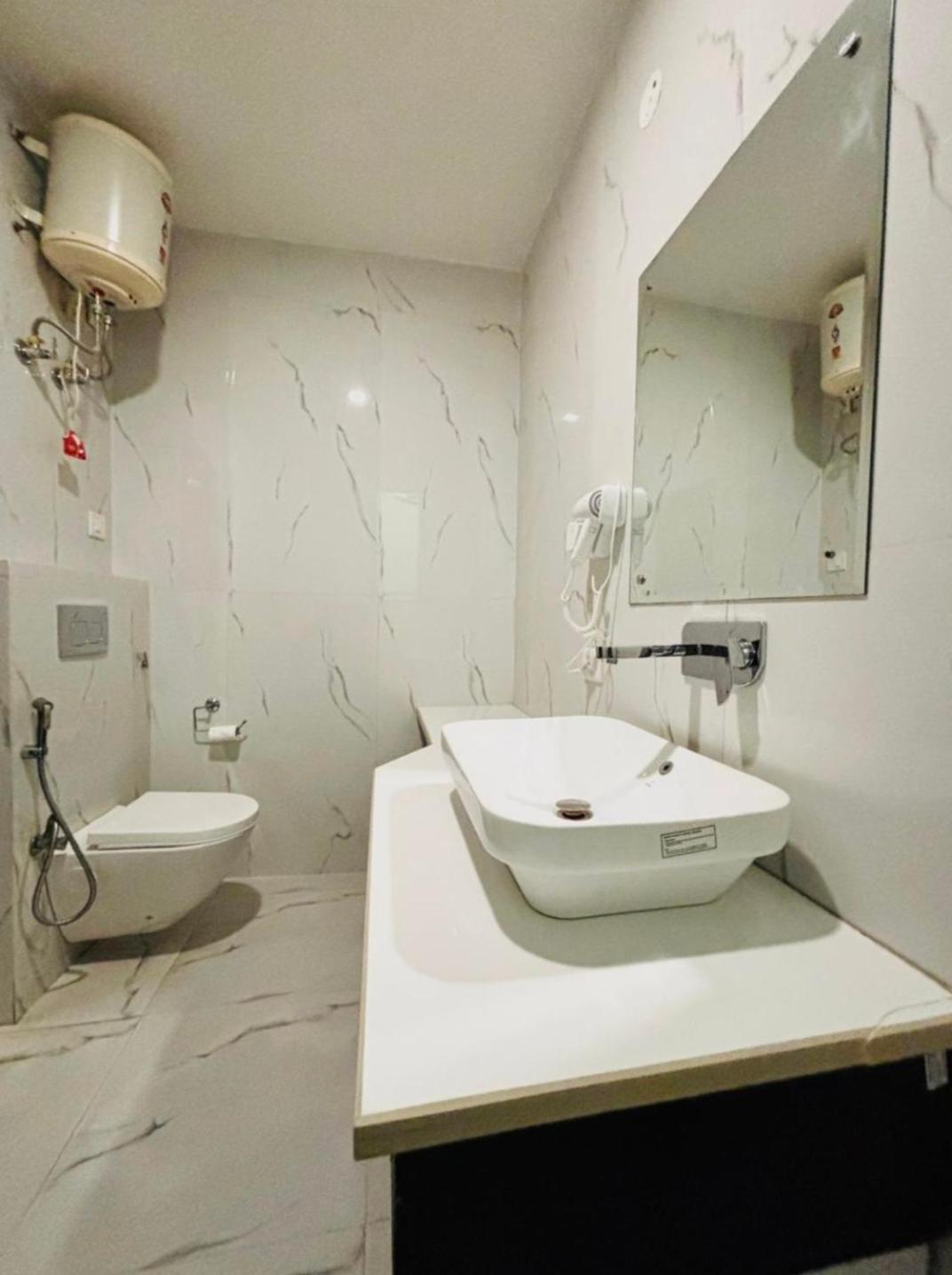 Glace Stay Inn Near Igi Airport นิวเดลี ภายนอก รูปภาพ